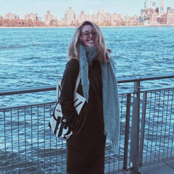 Meet your Posher, Emily - Picture 1 of 1